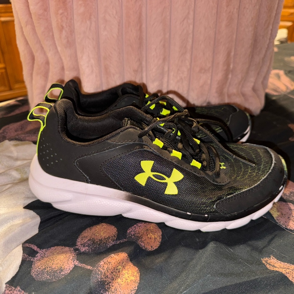 Under Armour Kids Black and Yellow Shoes